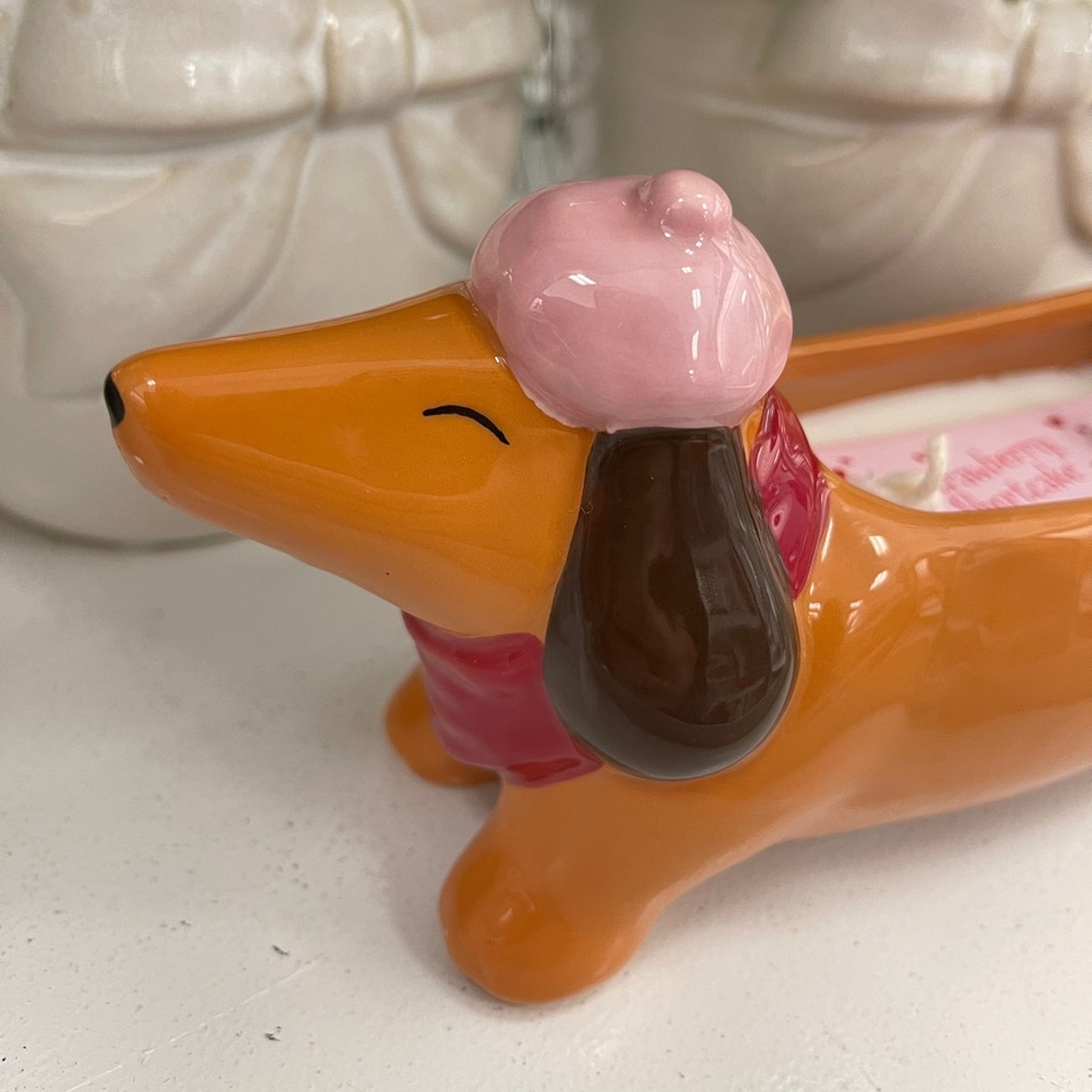 Valentine’s Day Dachshund Dog Love Beret Ceramic Candle Strawberry Shortcake NWT - Picture 2 of 6